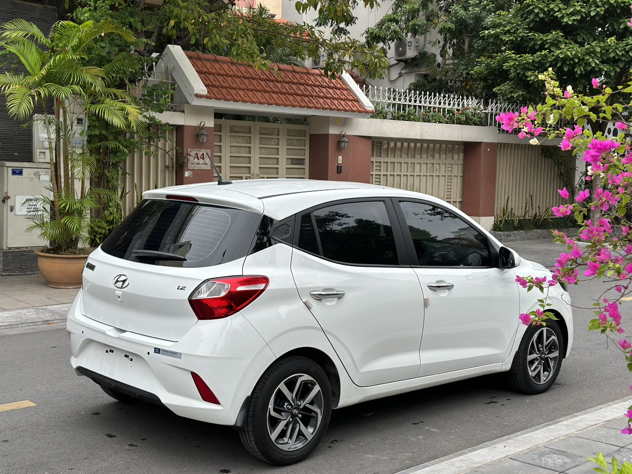 Hyundai I10 1.2AT 2023 màu trắng (Đã bán)