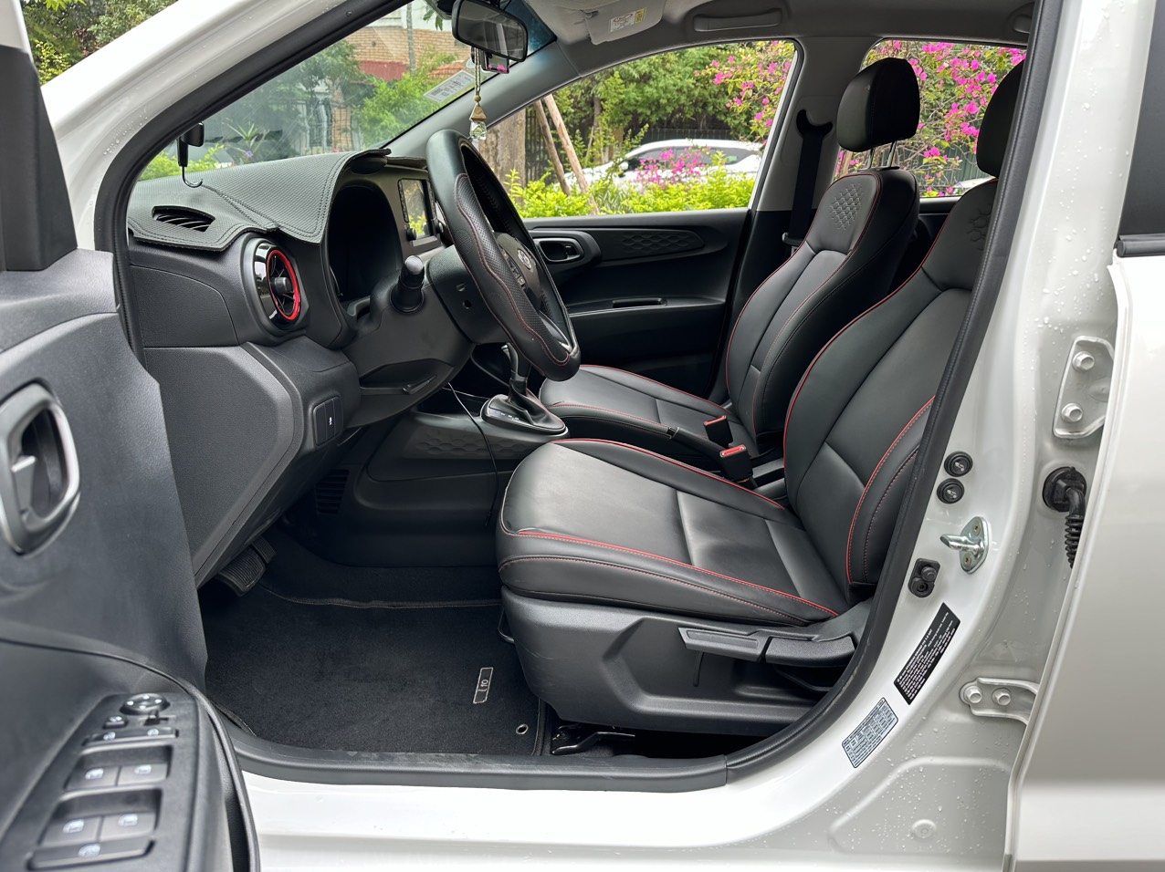 Hyundai I10 1.2AT 2023 màu trắng (Đã bán)