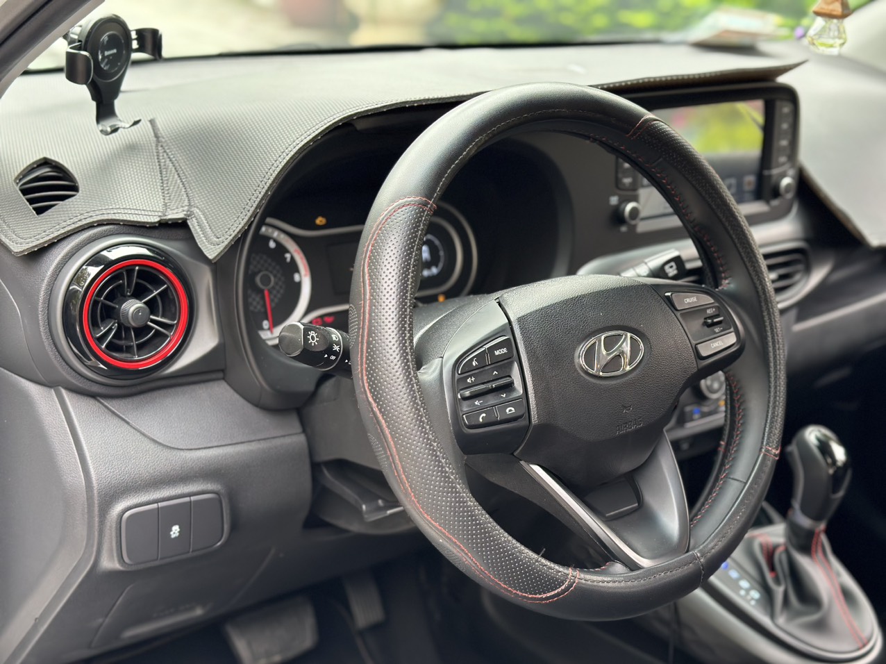 Hyundai I10 1.2AT 2023 màu trắng (Đã bán)