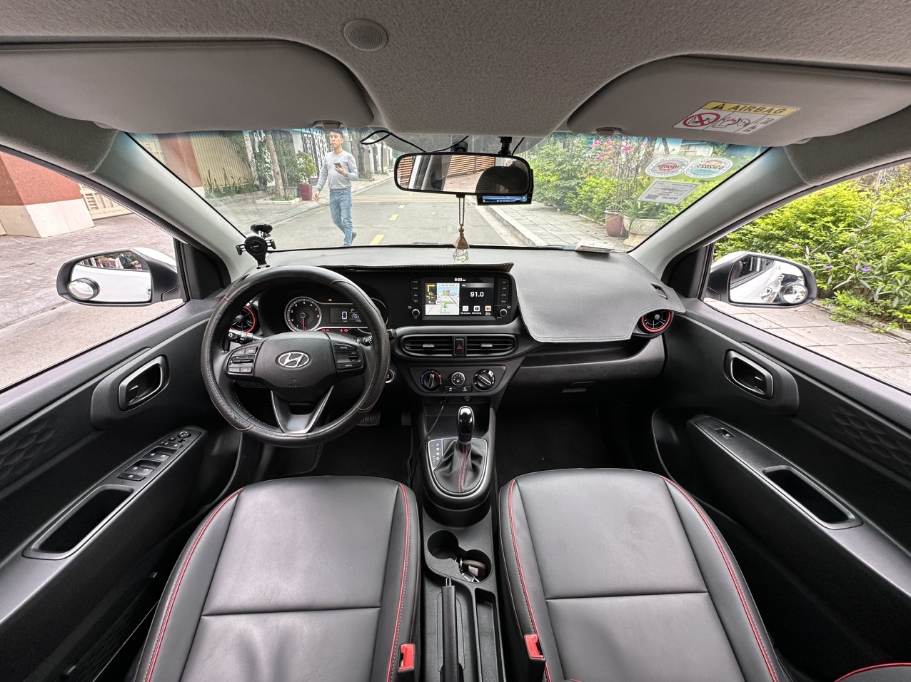 Hyundai I10 1.2AT 2023 màu trắng (Đã bán)