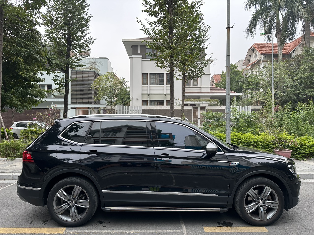 Volkswagen Tiguan Allspace Luxury 2.0 TSI model 2020 (đã bán)