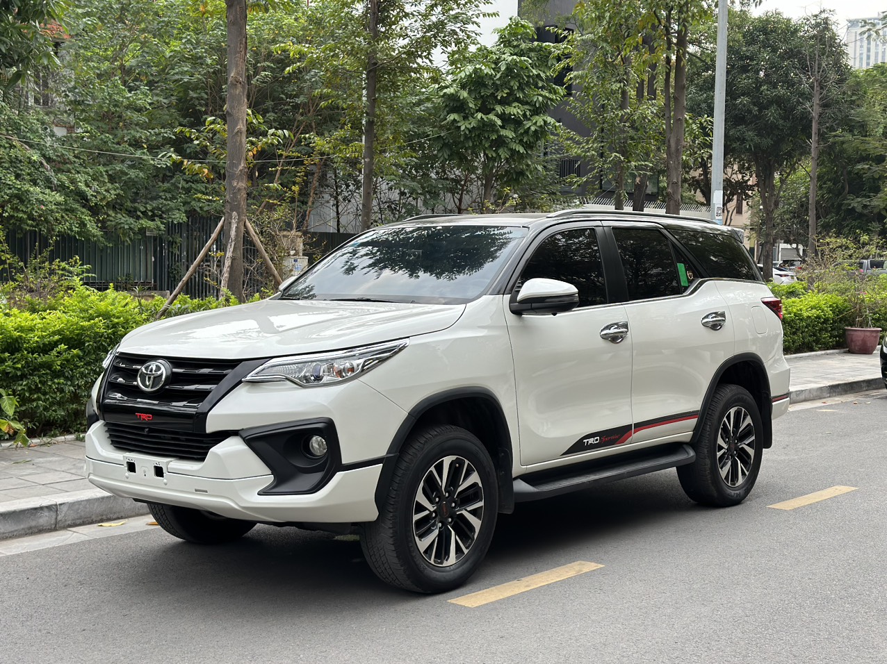 Toyota Fortuner TRD Sportivo 2.7V 4x2 2019 màu trắng (Đã bán)