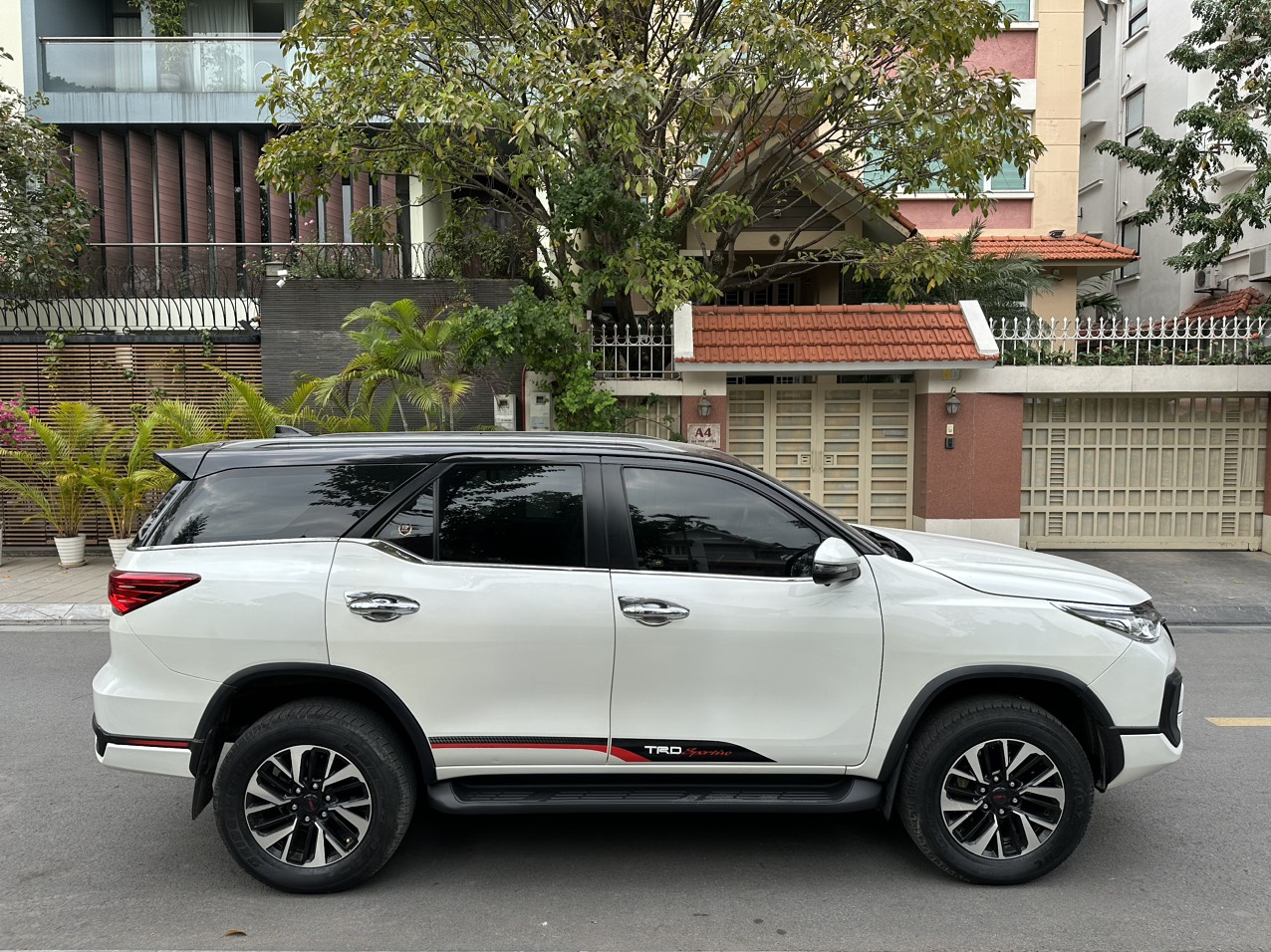 Toyota Fortuner TRD Sportivo 2.7V 4x2 2019 màu trắng (Đã bán)
