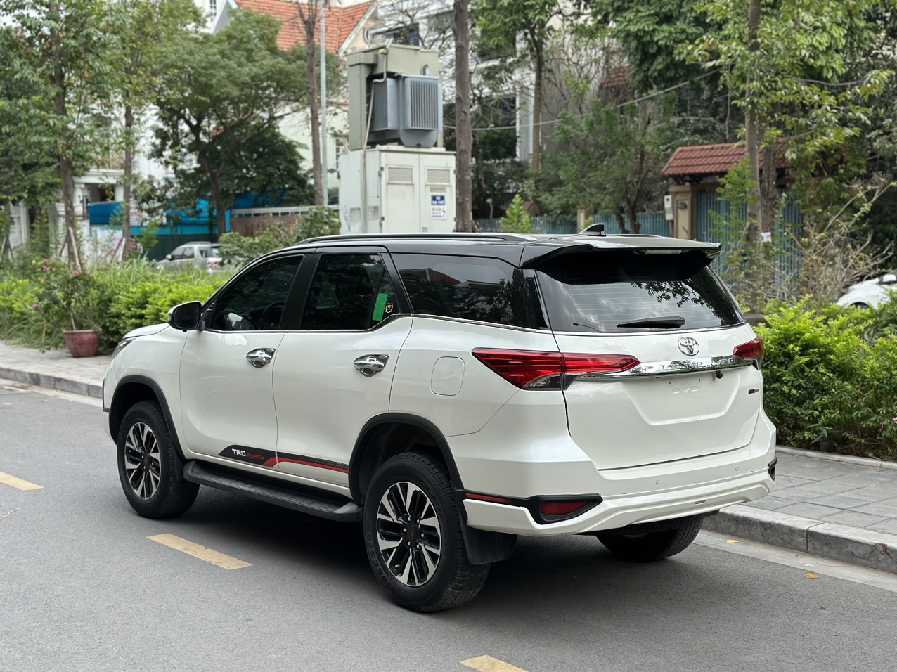 Toyota Fortuner TRD Sportivo 2.7V 4x2 2019 màu trắng (Đã bán)