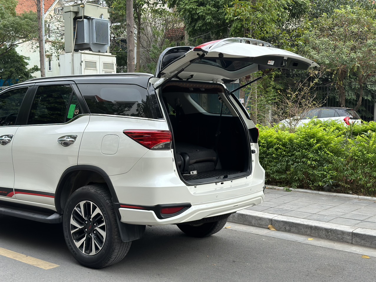 Toyota Fortuner TRD Sportivo 2.7V 4x2 2019 màu trắng (Đã bán)