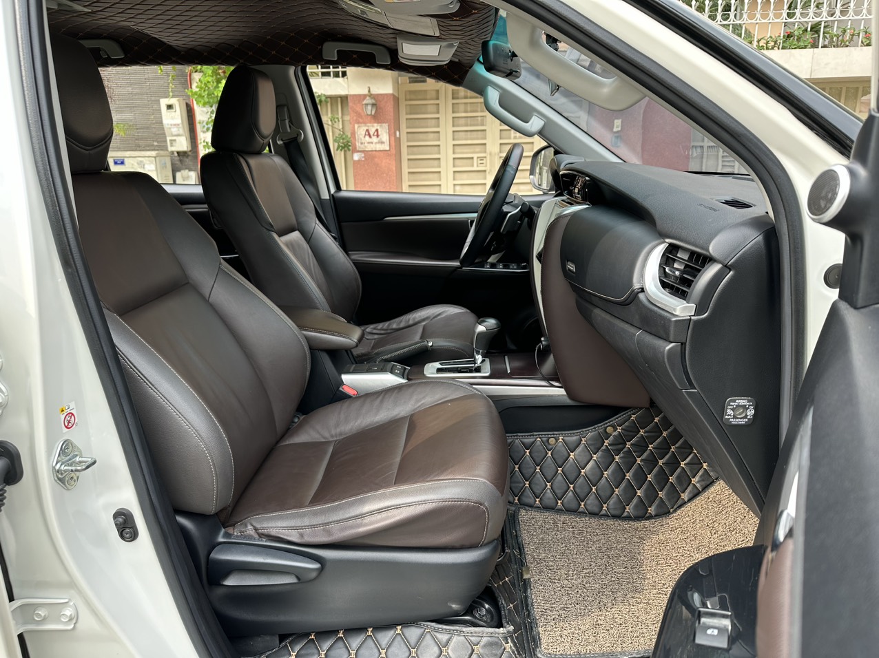 Toyota Fortuner TRD Sportivo 2.7V 4x2 2019 màu trắng (Đã bán)