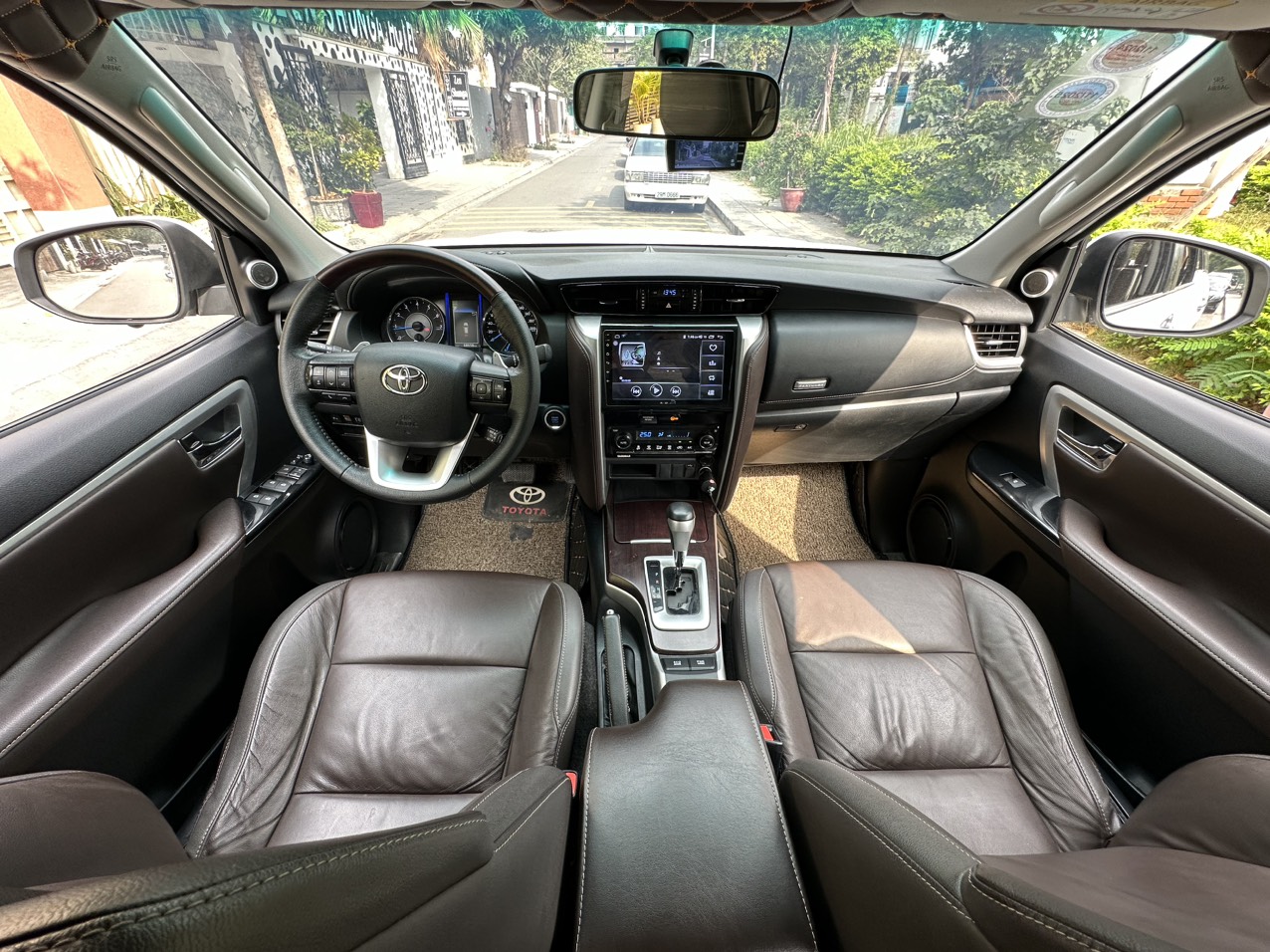 Toyota Fortuner TRD Sportivo 2.7V 4x2 2019 màu trắng (Đã bán)