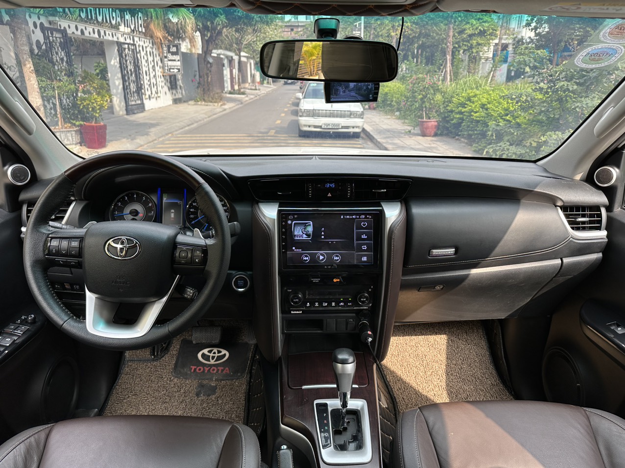 Toyota Fortuner TRD Sportivo 2.7V 4x2 2019 màu trắng (Đã bán)