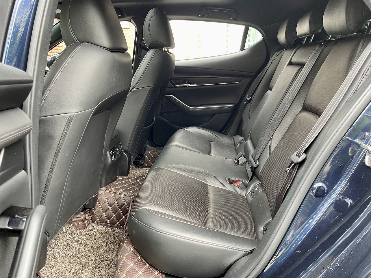 Mazda 3 hatchback 1.5 Premium 2022 màu xanh (đã bán)