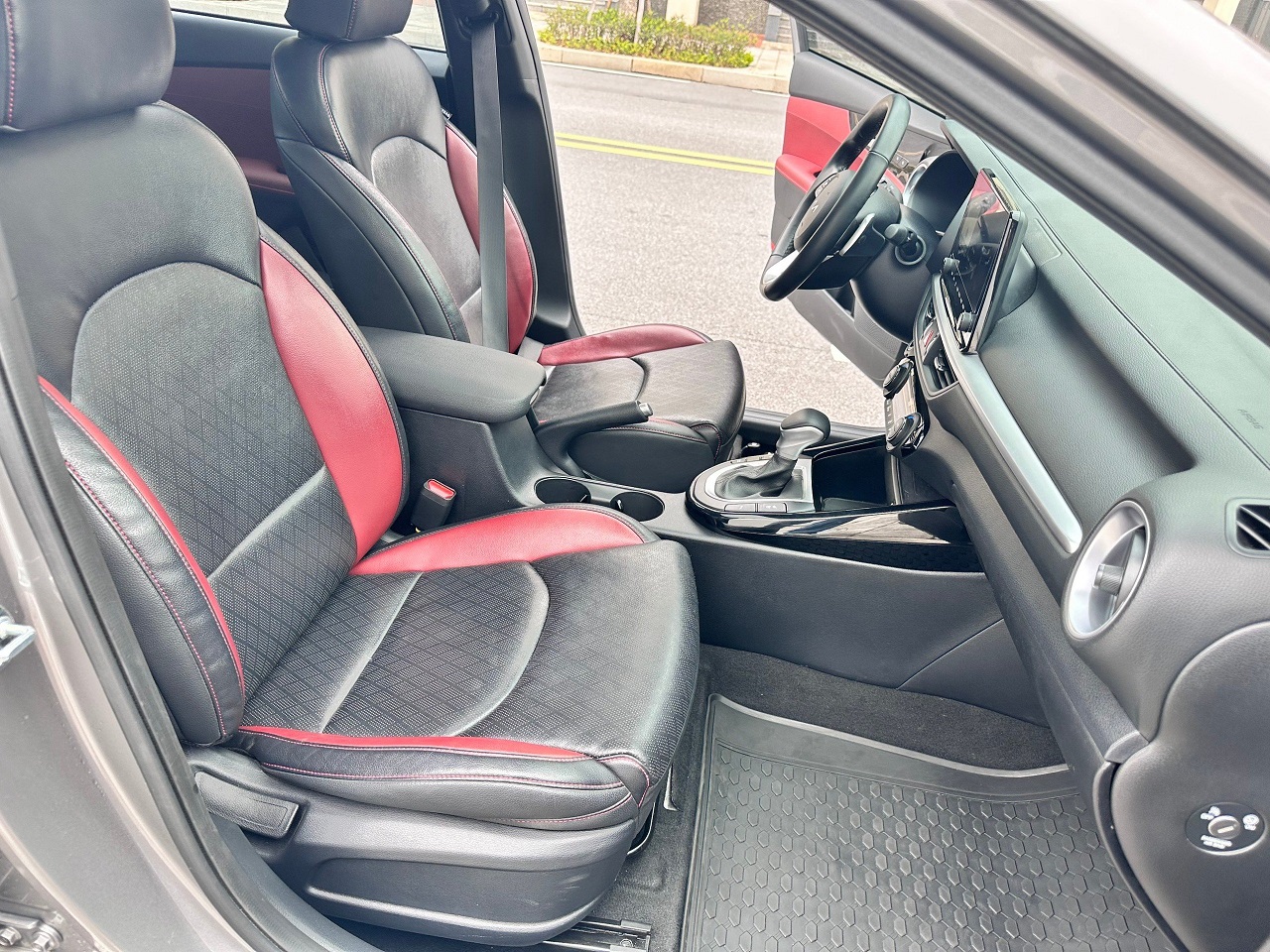 Kia K3 Premium 2.0 AT 2022 màu xám (đã bán)