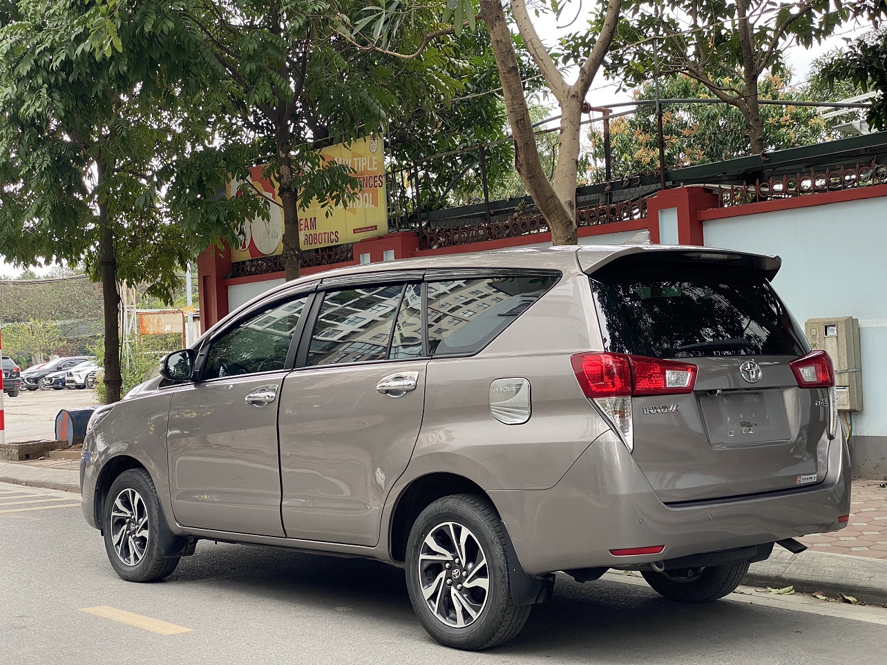 TOYOTA INNOVA 2.0E 2021 MÀU ĐỒNG (đã bán)