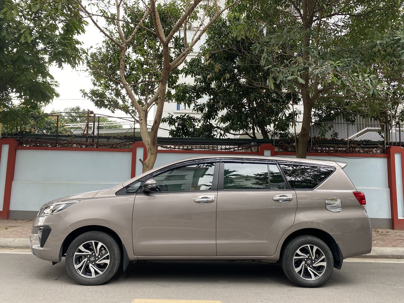 TOYOTA INNOVA 2.0E 2021 MÀU ĐỒNG (đã bán)