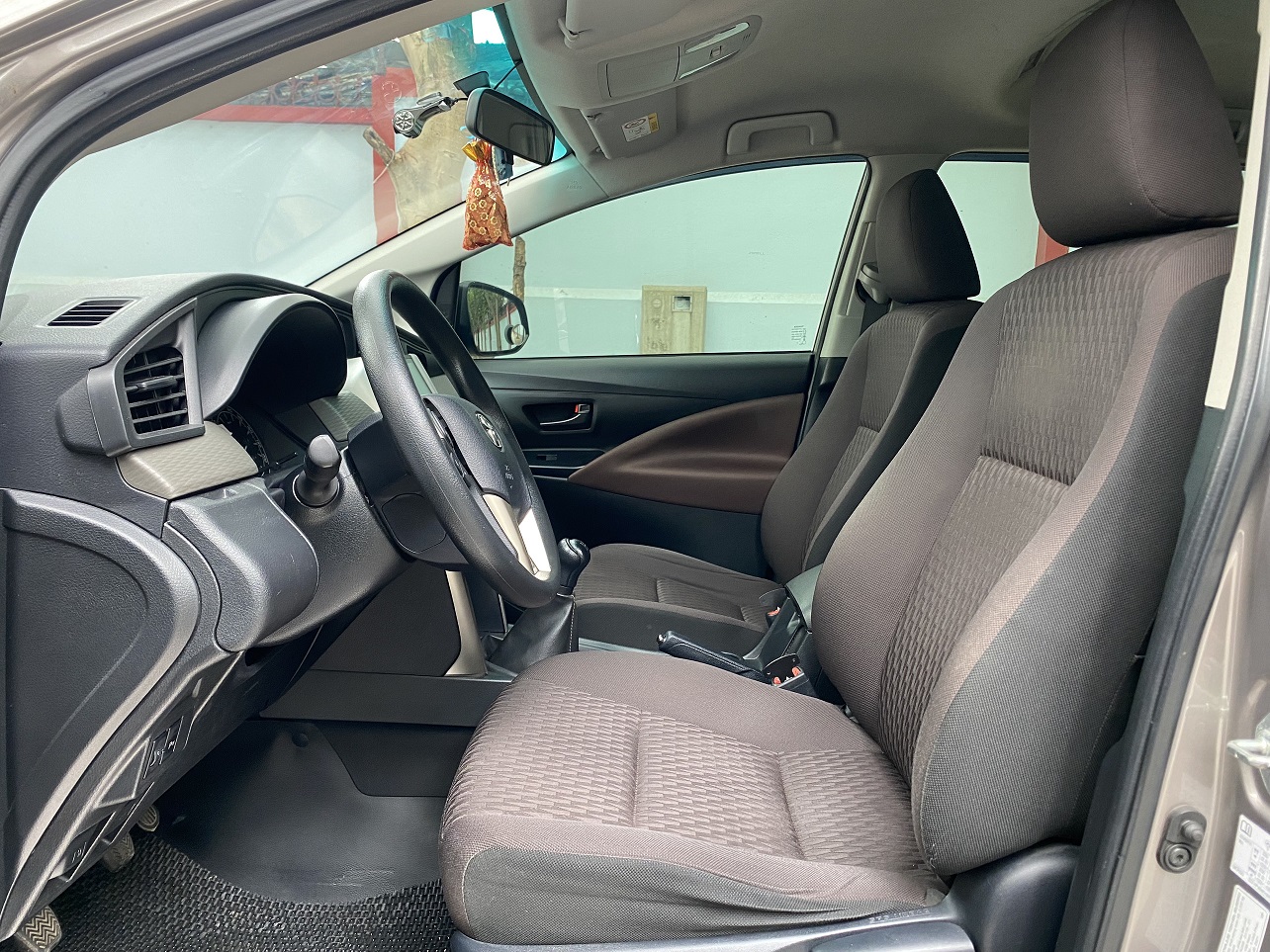 TOYOTA INNOVA 2.0E 2021 MÀU ĐỒNG (đã bán)