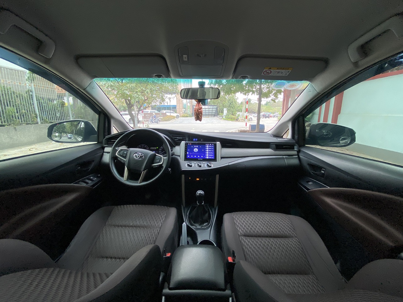 TOYOTA INNOVA 2.0E 2021 MÀU ĐỒNG (đã bán)
