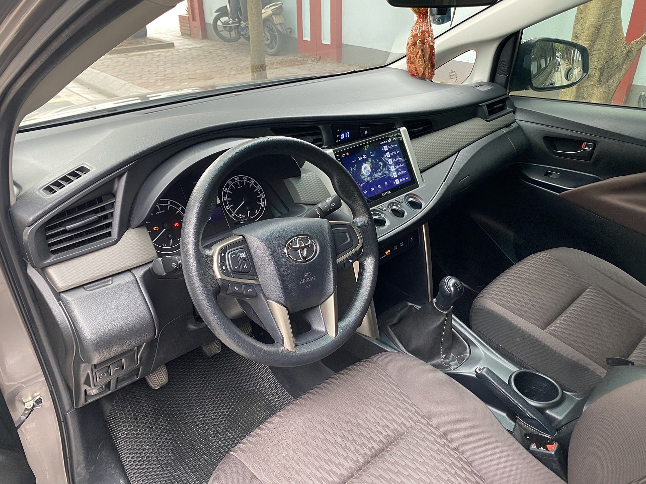 TOYOTA INNOVA 2.0E 2021 MÀU ĐỒNG (đã bán)