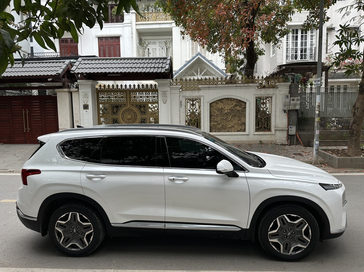 Hyundai Santafe 2.2D Premium màu trắng 2021 (đã bán)