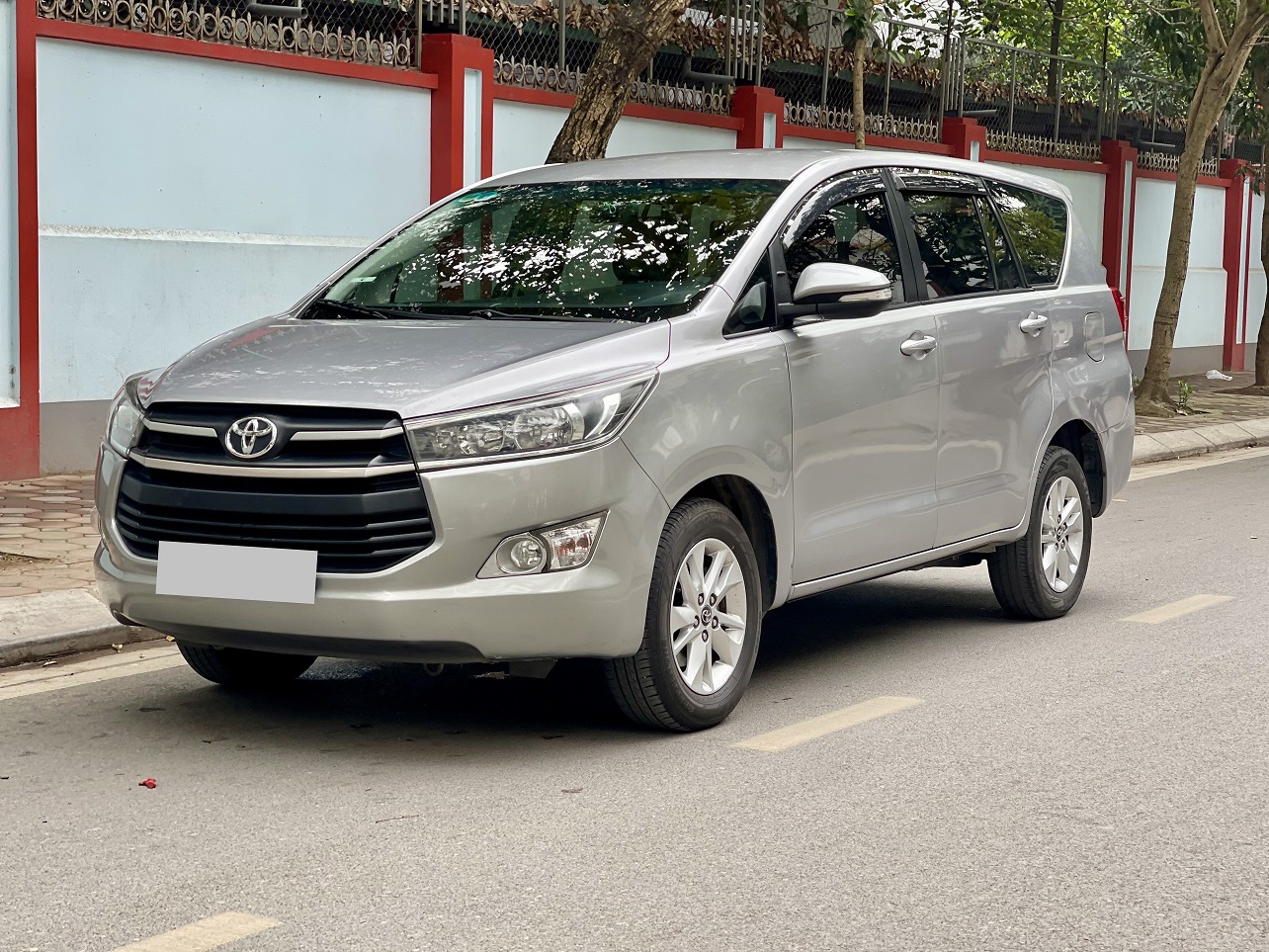 Toyota Innova 2.0E MT (số sàn) 2017 ĐKLĐ 2018 (đã bán)