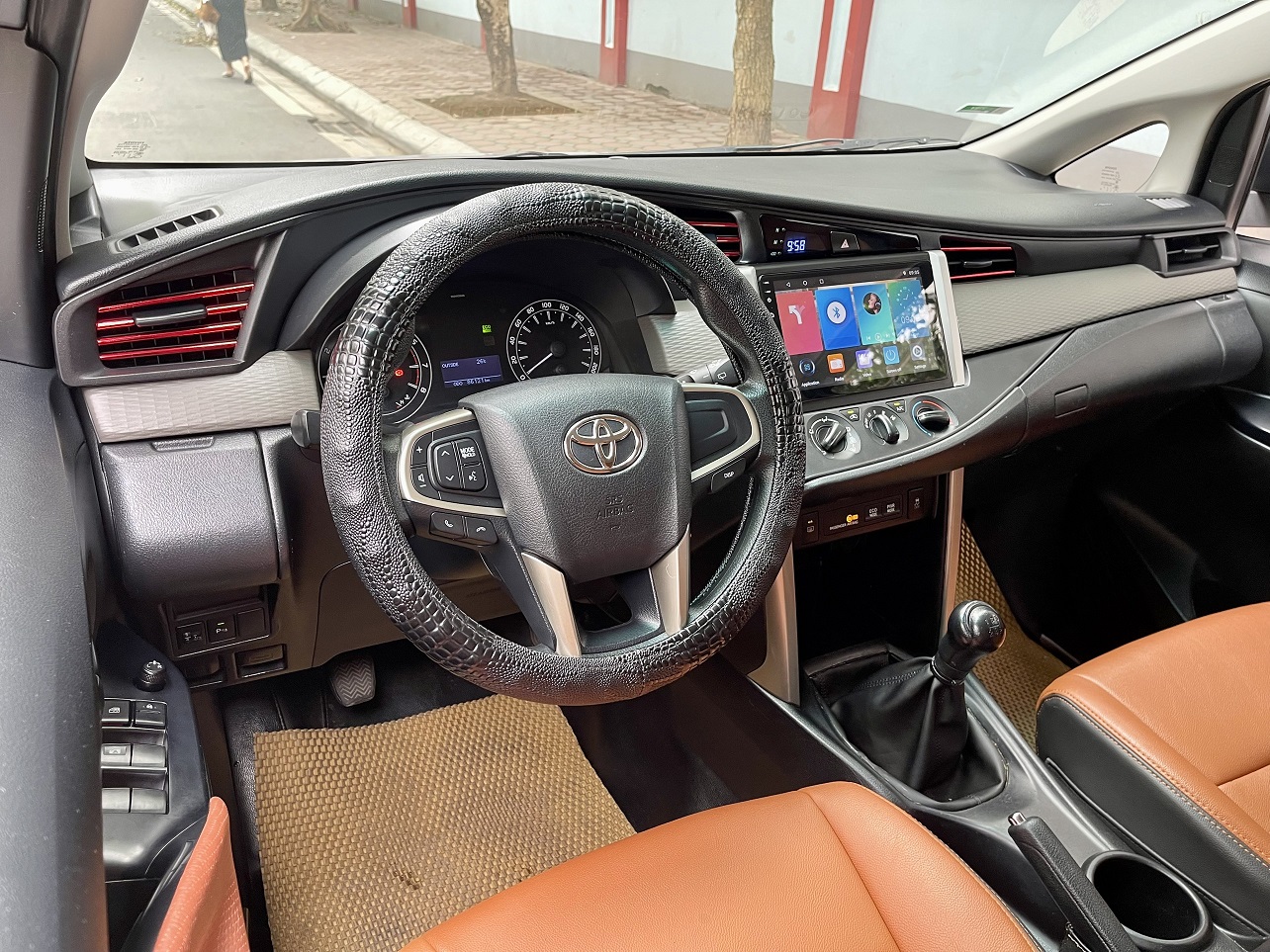 Toyota Innova 2.0E MT (số sàn) 2017 ĐKLĐ 2018 (đã bán)
