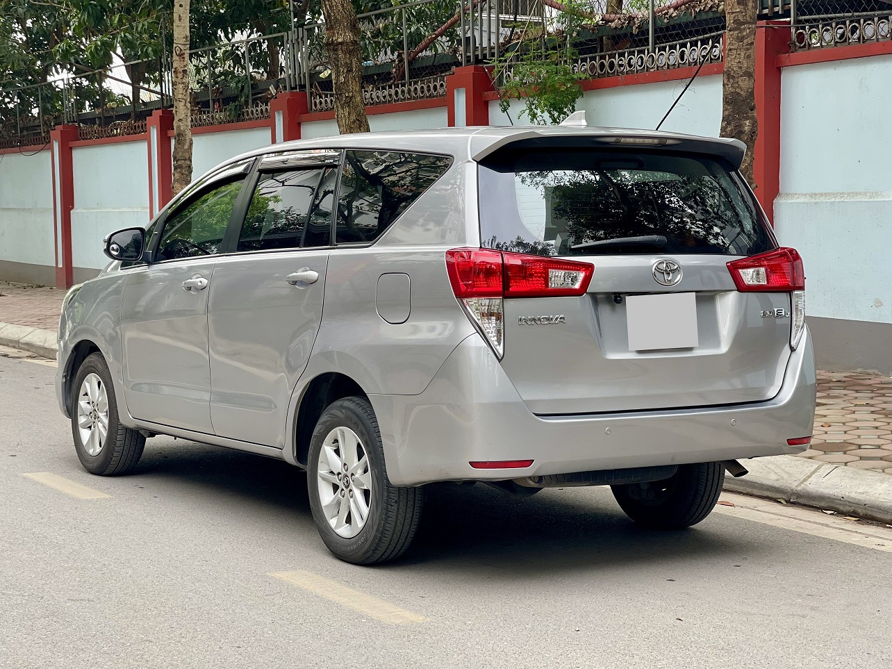 Toyota Innova 2.0E MT (số sàn) 2017 ĐKLĐ 2018 (đã bán)
