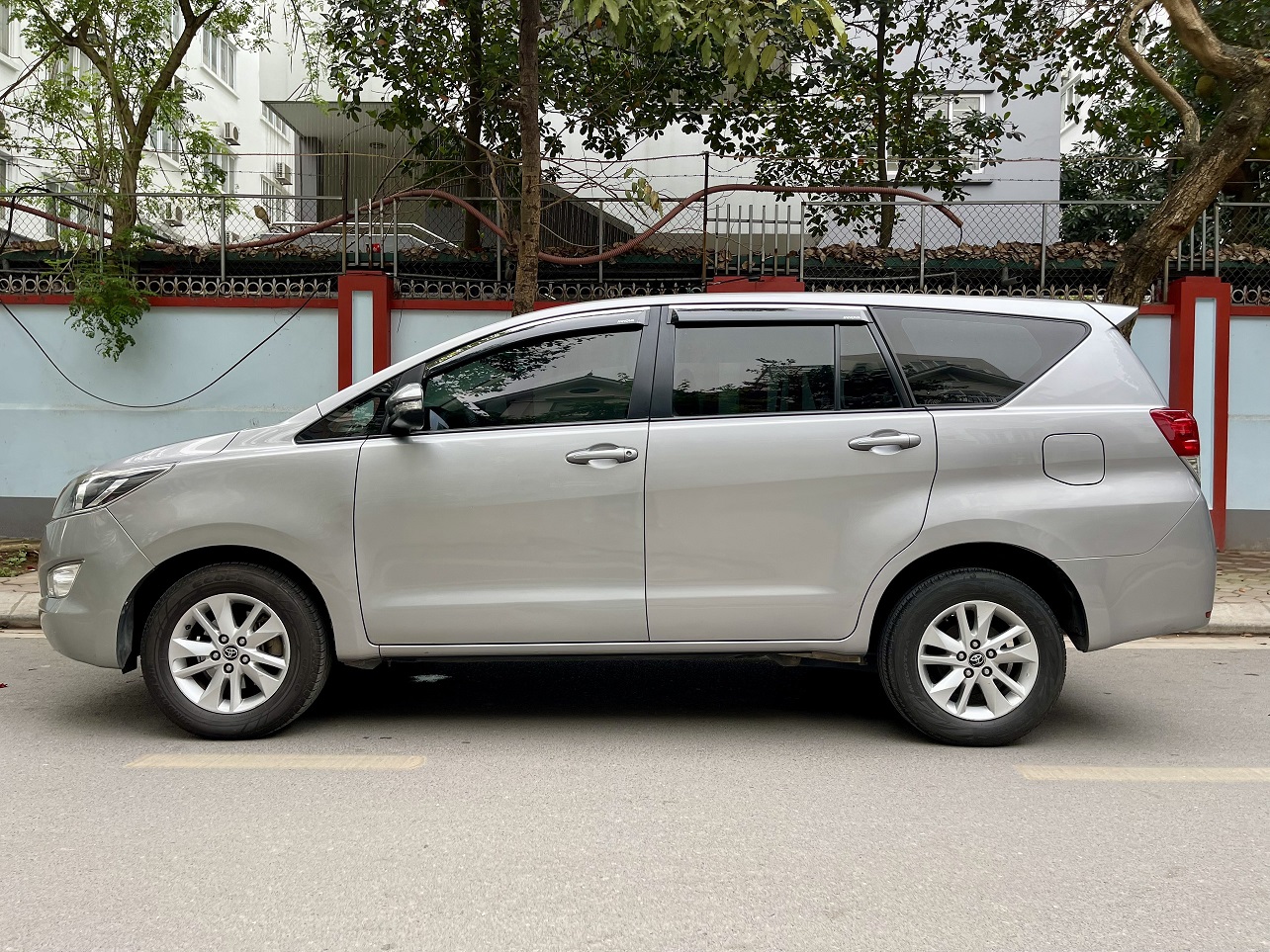 Toyota Innova 2.0E MT (số sàn) 2017 ĐKLĐ 2018 (đã bán)