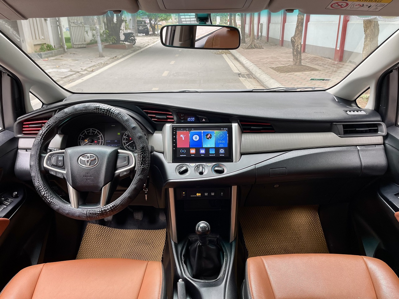 Toyota Innova 2.0E MT (số sàn) 2017 ĐKLĐ 2018 (đã bán)