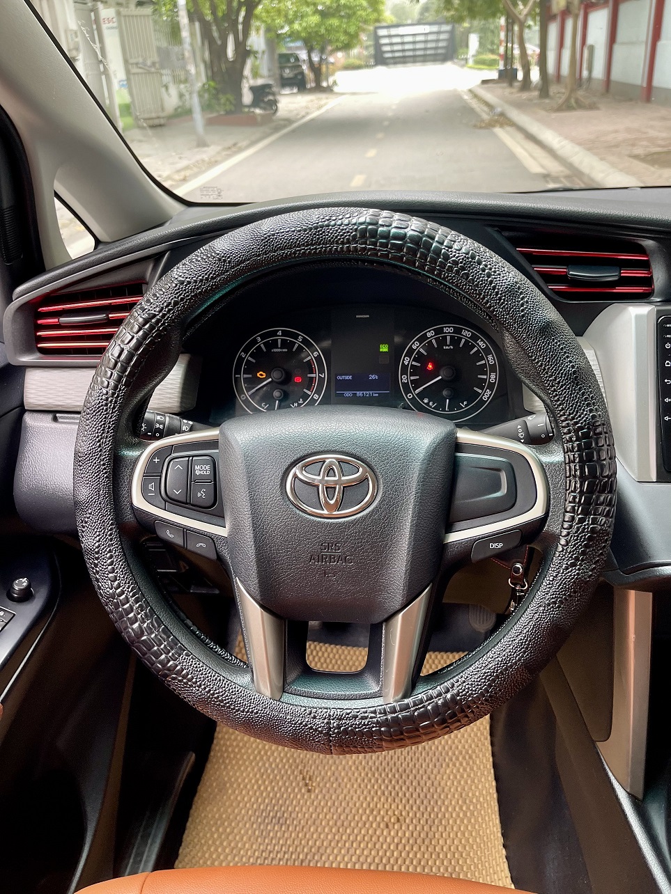 Toyota Innova 2.0E MT (số sàn) 2017 ĐKLĐ 2018 (đã bán)
