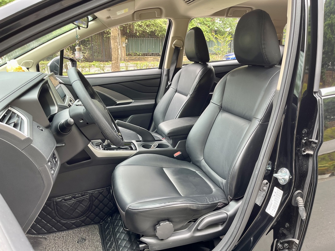 Mitsubishi Xpander 1.5 AT 2020 màu đen (đã bán)