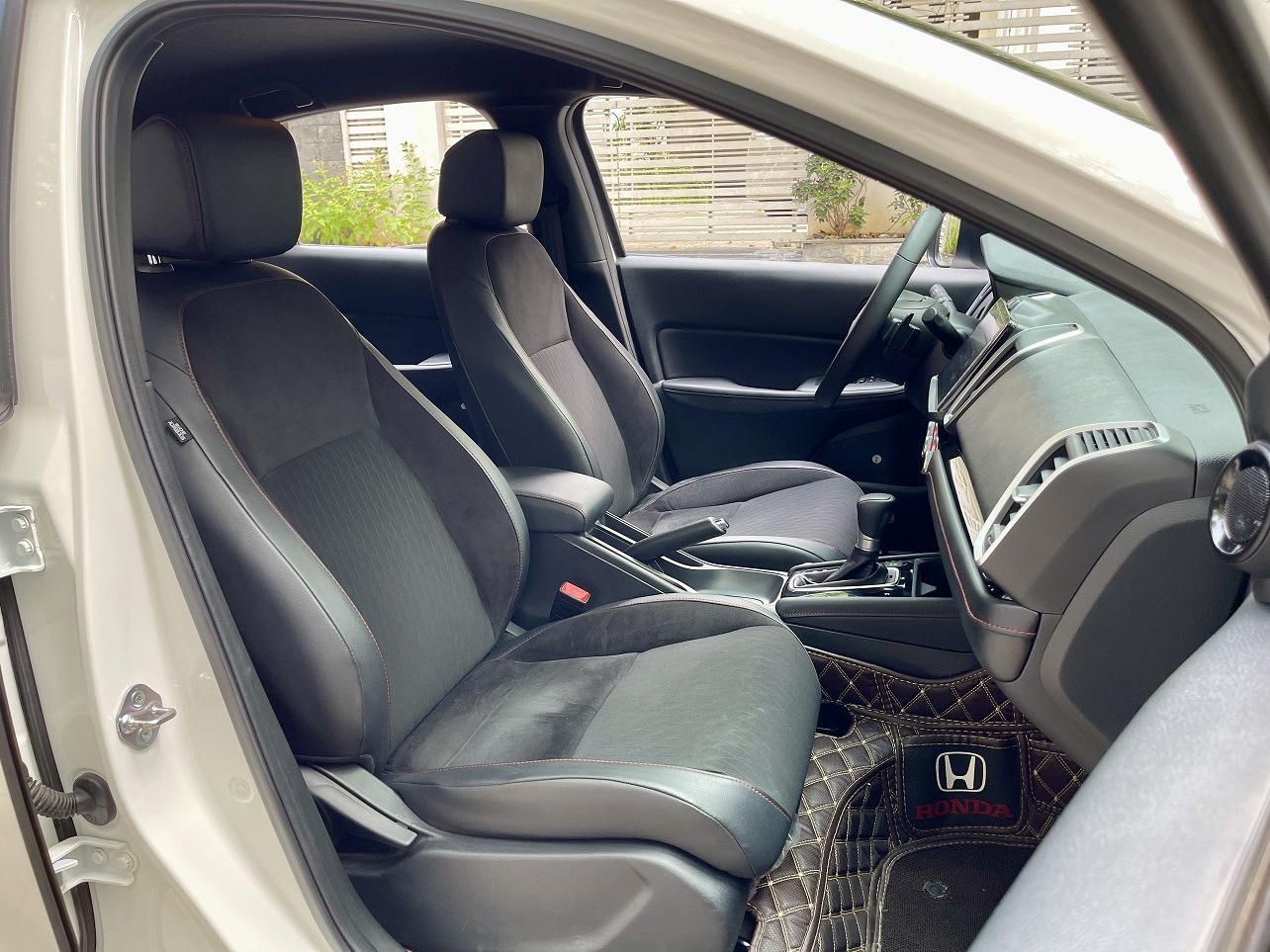 Honda City RS 1.5AT 2023 màu trắng