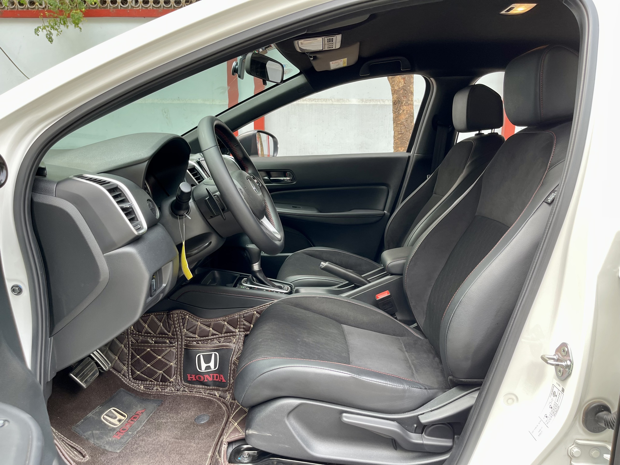 Honda City RS 1.5AT 2023 màu trắng