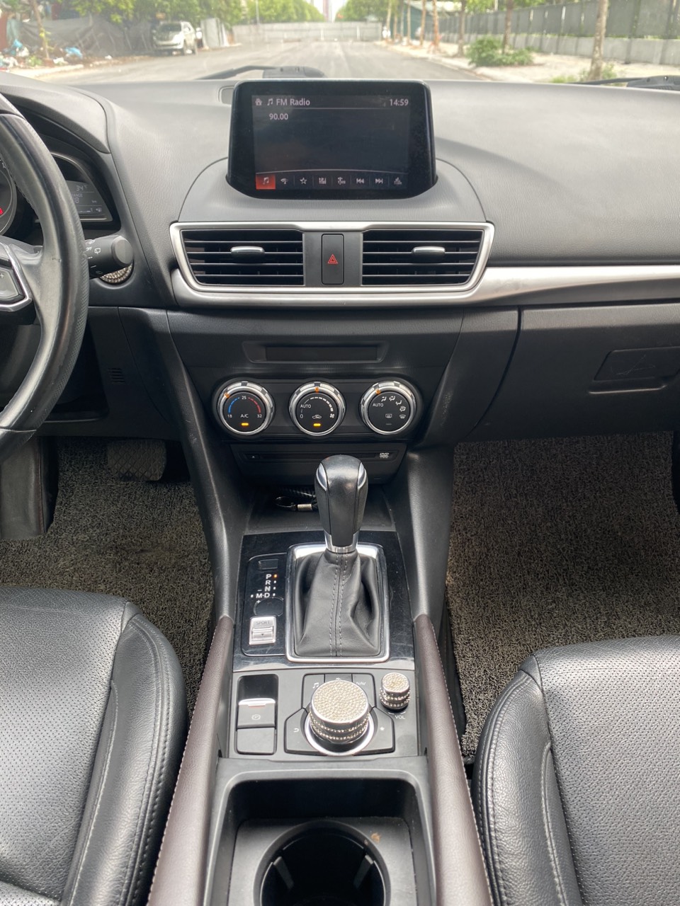 Mazda 3 1.5AT 2017 màu trắng (Đã bán)