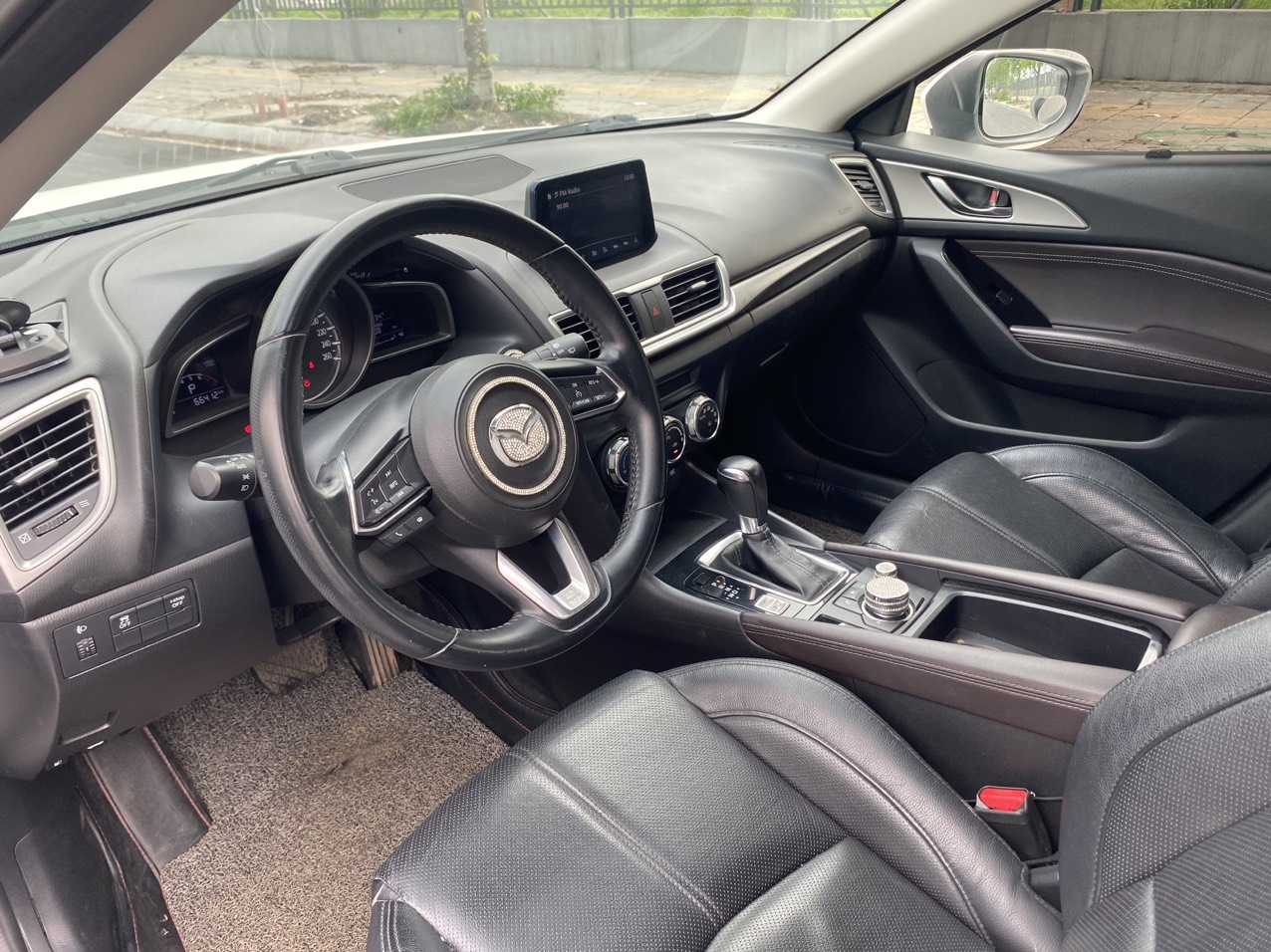Mazda 3 1.5AT 2017 màu trắng (Đã bán)