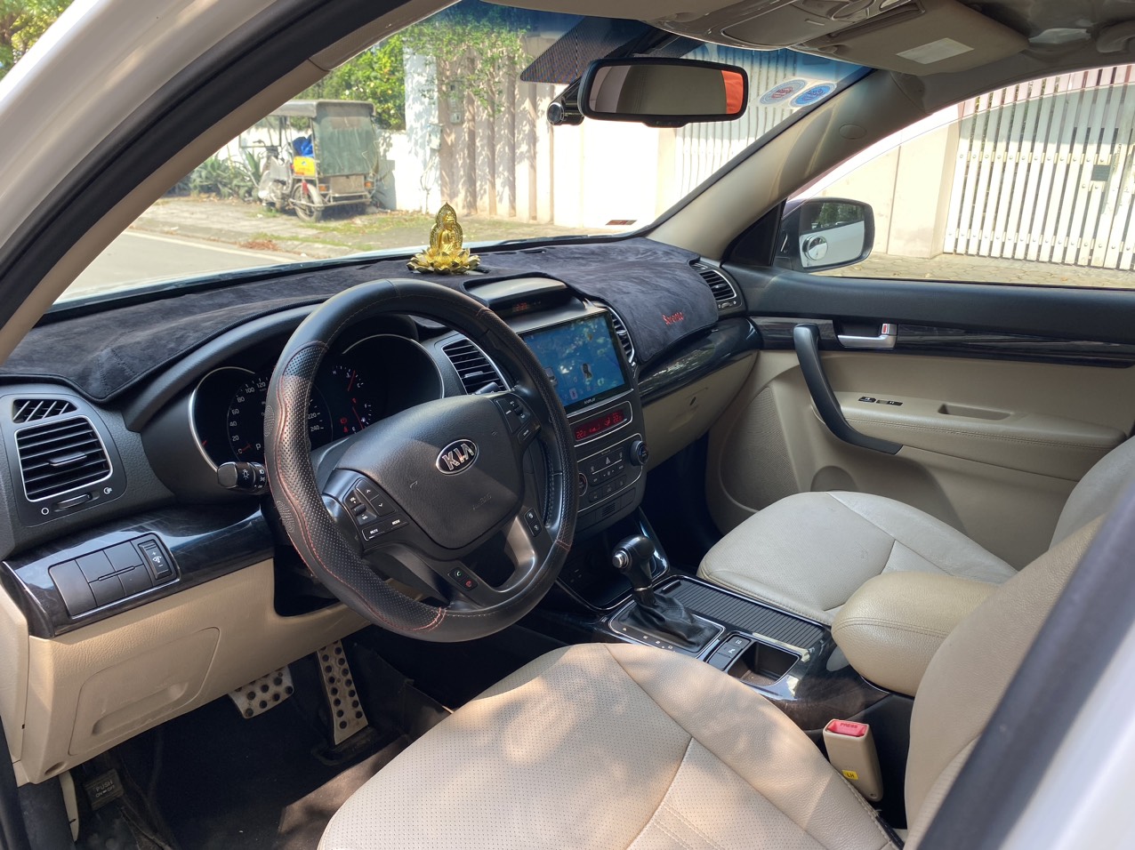 Kia Sorento 2.4 GAT 2018 màu trắng (đã bán)