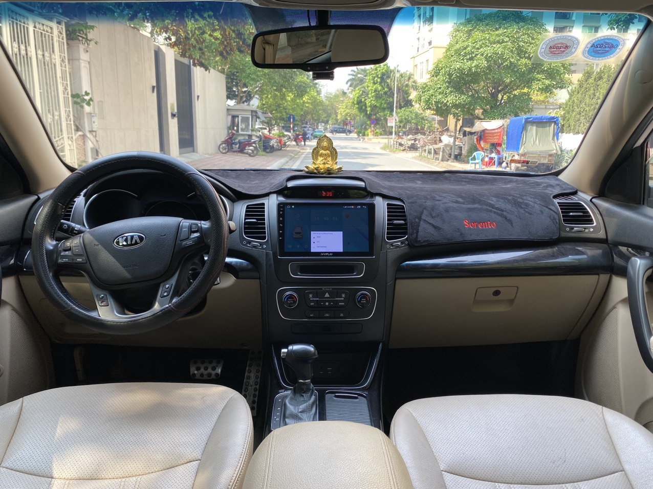 Kia Sorento 2.4 GAT 2018 màu trắng (đã bán)