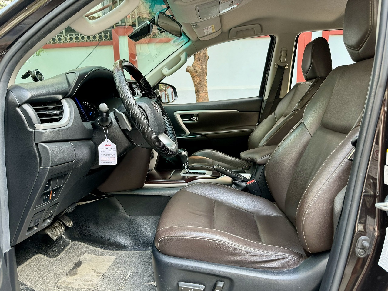 Toyota Fortuner 2.7V 2017 bản máy xăng 2 cầu (đã bán)