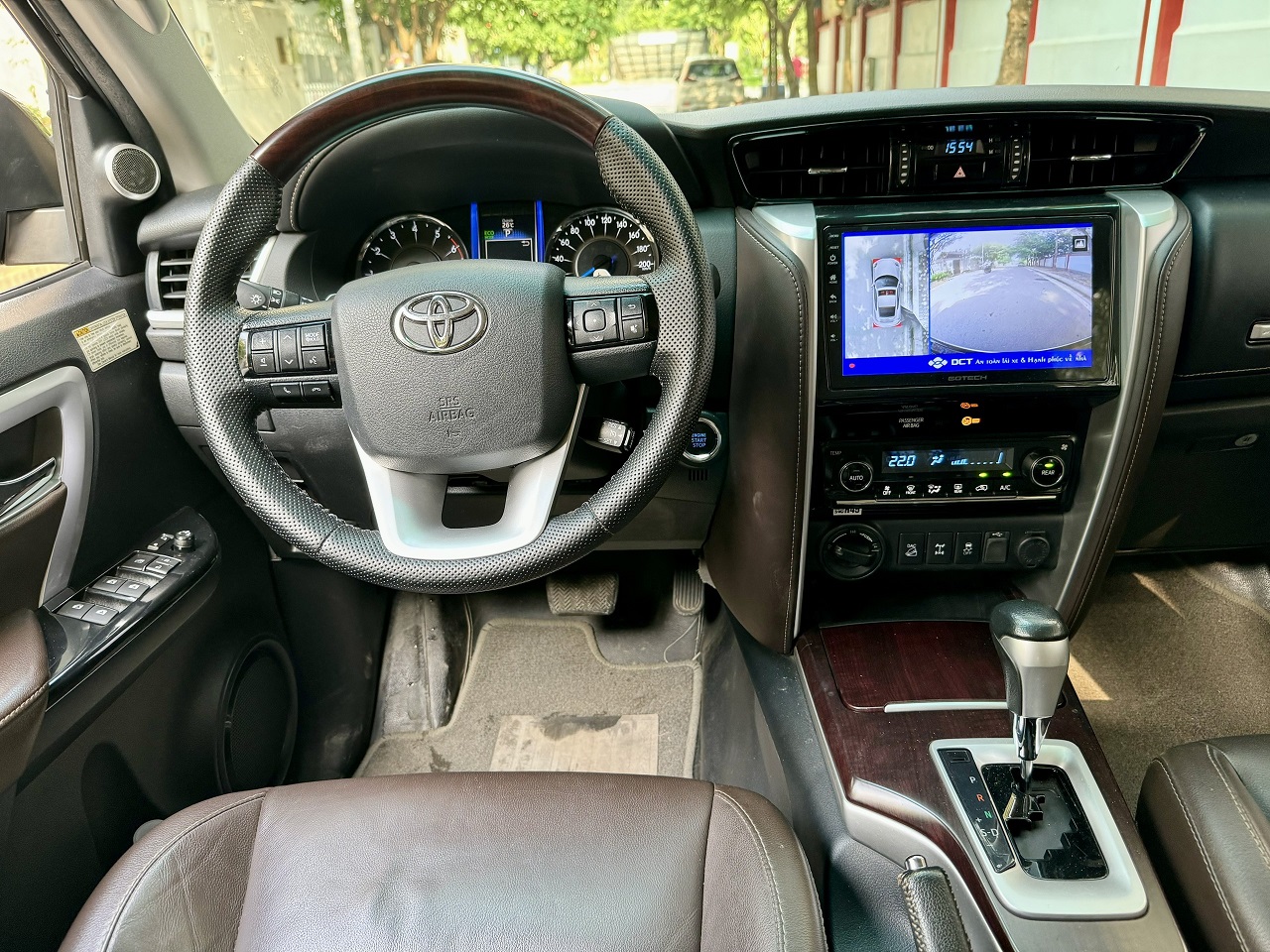 Toyota Fortuner 2.7V 2017 bản máy xăng 2 cầu (đã bán)