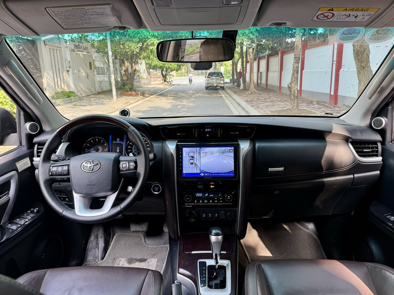 Toyota Fortuner 2.7V 2017 bản máy xăng 2 cầu (đã bán)