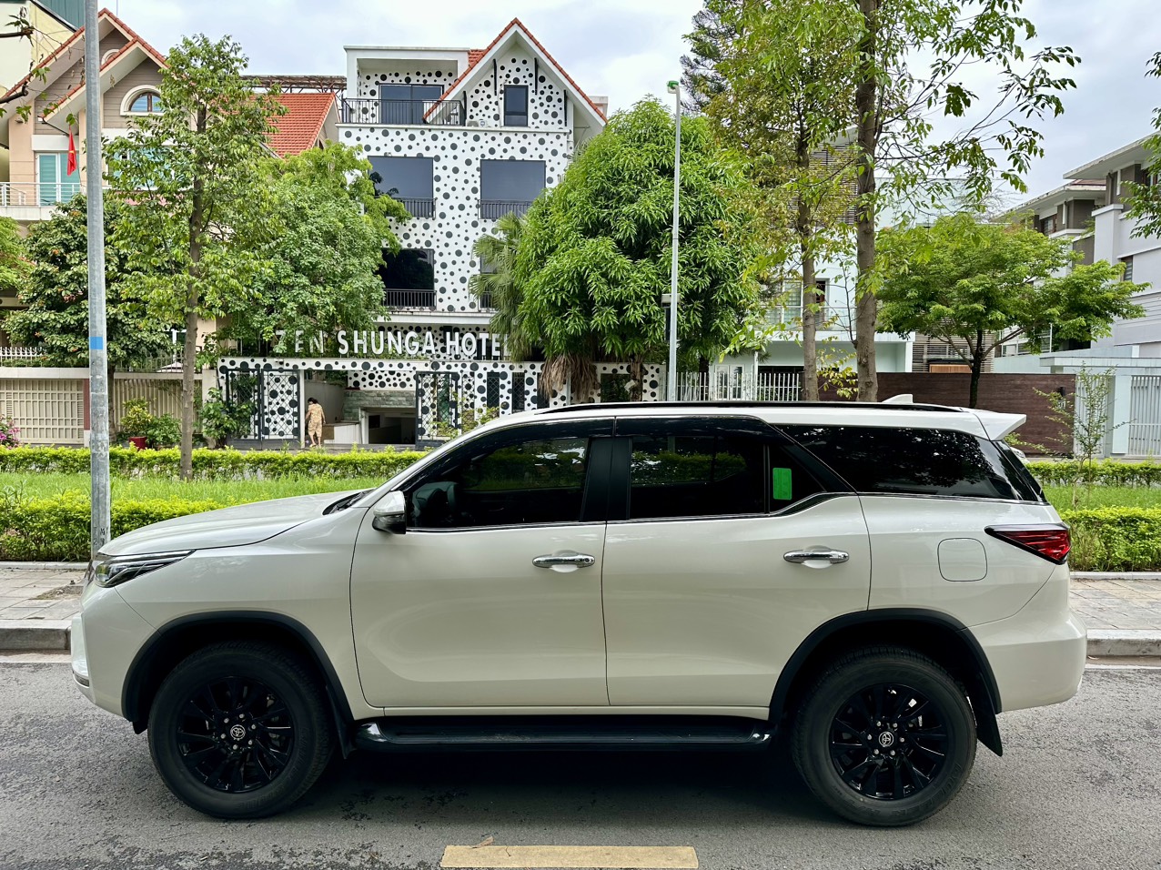 Toyota Fortuner 2.7L 4x2 AT 2022 màu trắng