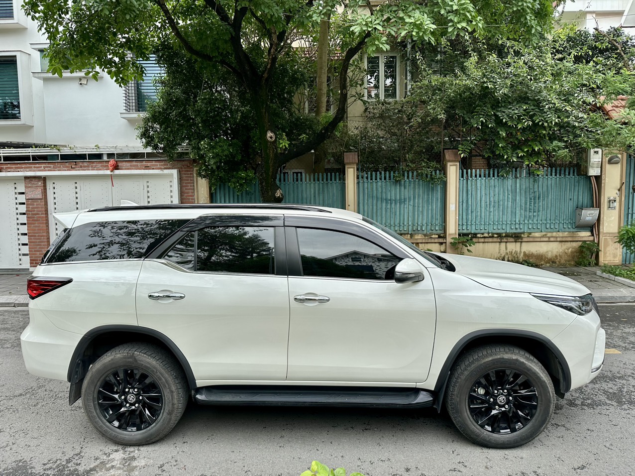 Toyota Fortuner 2.7L 4x2 AT 2022 màu trắng