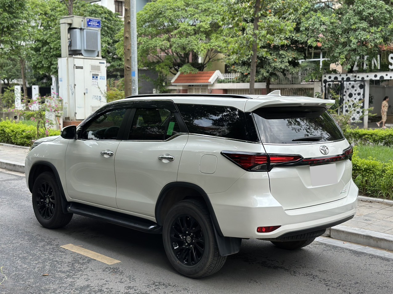 Toyota Fortuner 2.7L 4x2 AT 2022 màu trắng