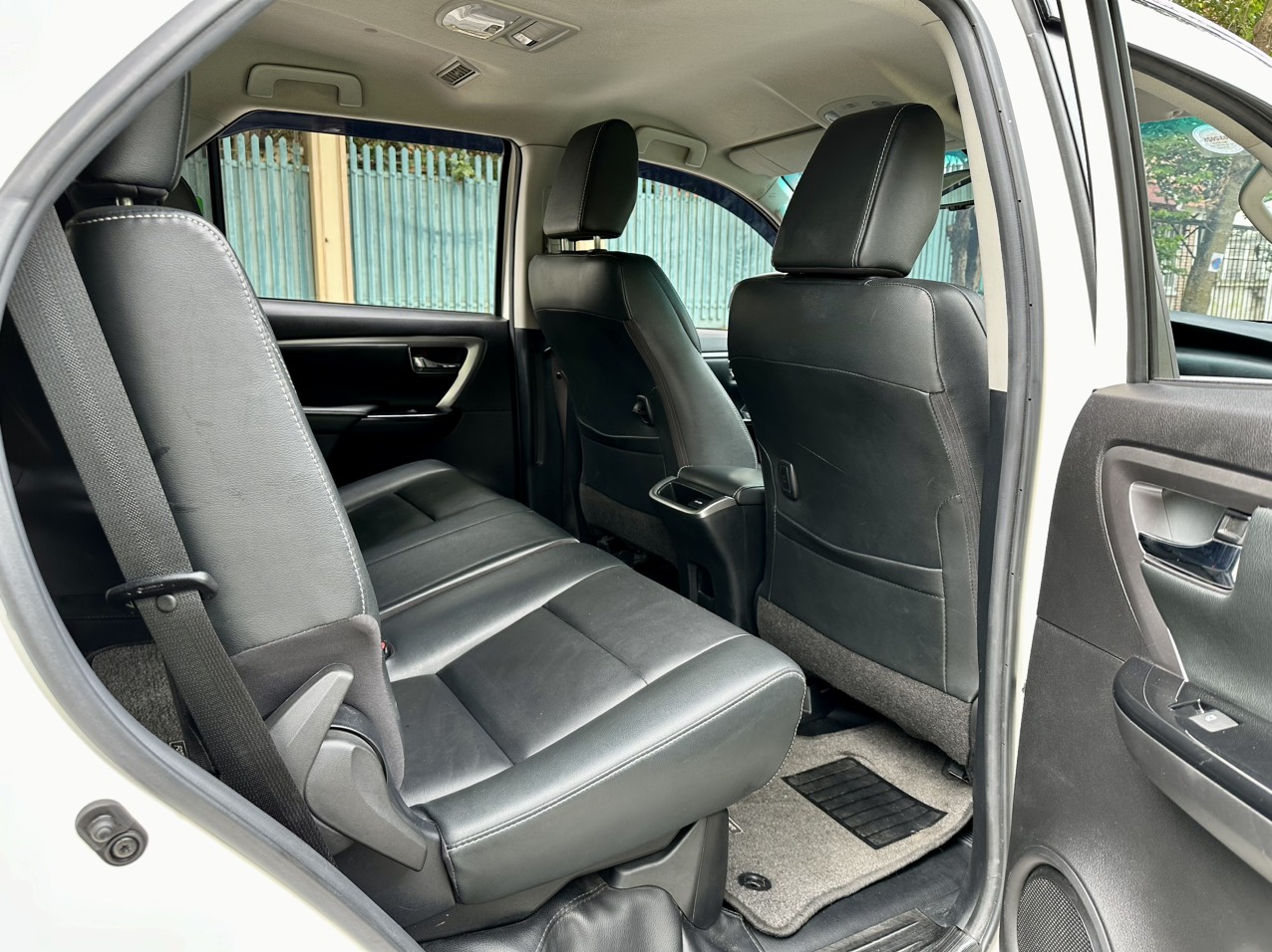 Toyota Fortuner 2.7L 4x2 AT 2022 màu trắng