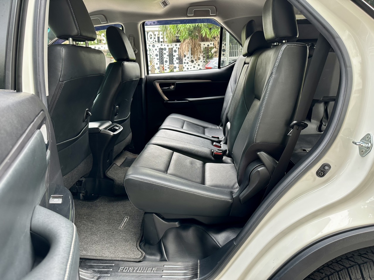 Toyota Fortuner 2.7L 4x2 AT 2022 màu trắng