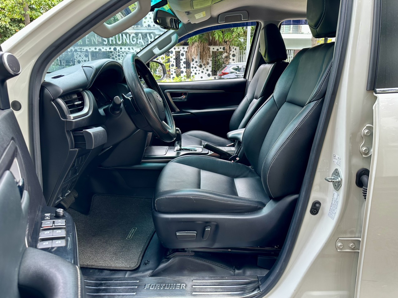 Toyota Fortuner 2.7L 4x2 AT 2022 màu trắng