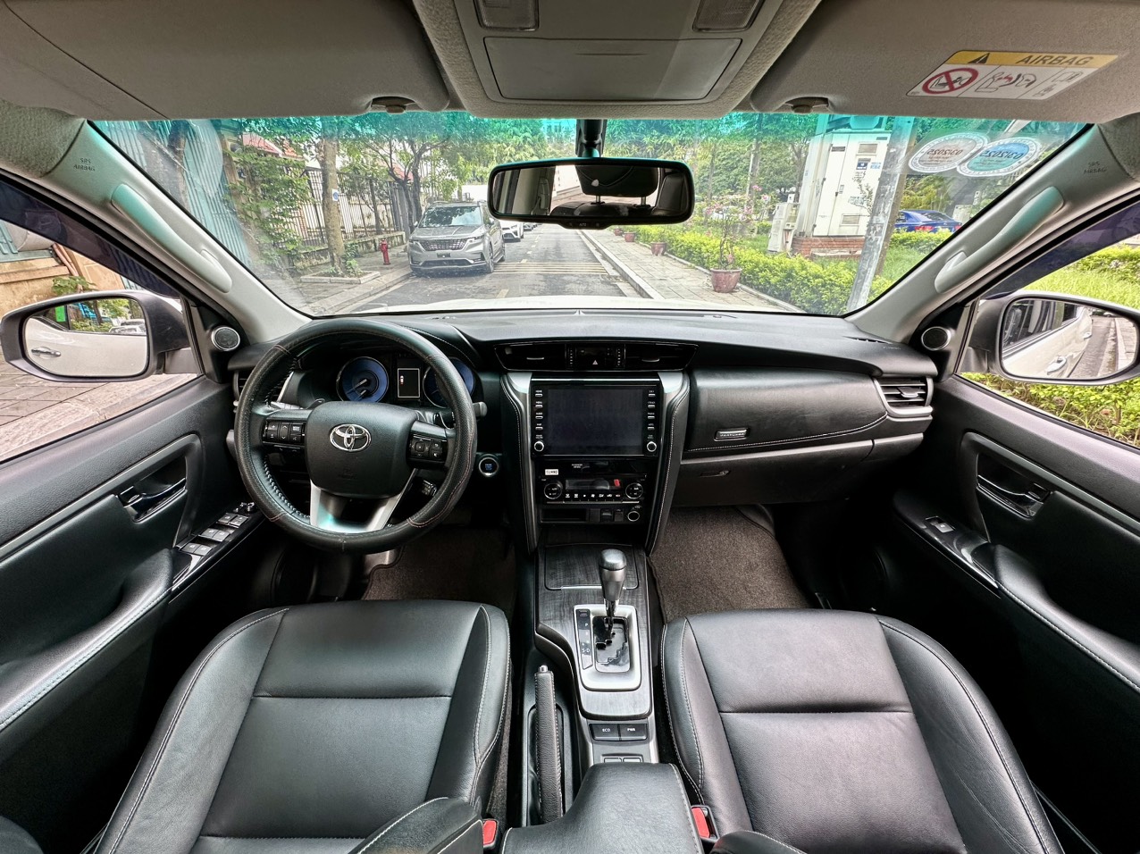 Toyota Fortuner 2.7L 4x2 AT 2022 màu trắng