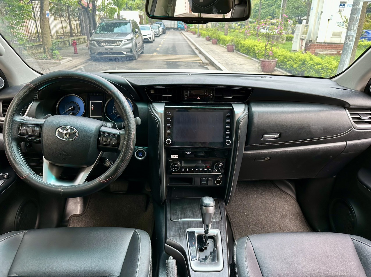 Toyota Fortuner 2.7L 4x2 AT 2022 màu trắng