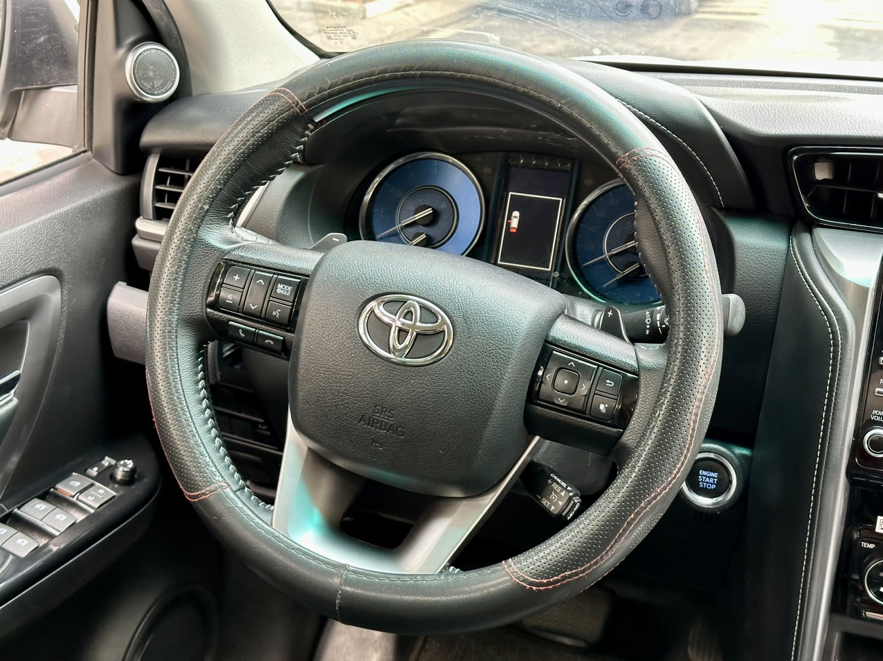 Toyota Fortuner 2.7L 4x2 AT 2022 màu trắng