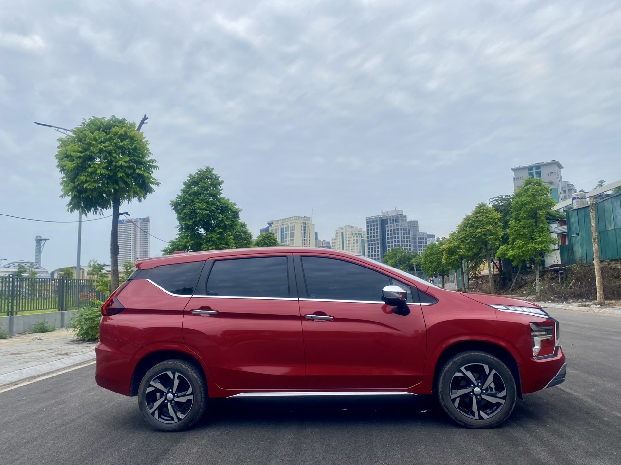 Mitsubishi Xpander Premium 1.5AT 2023 màu đỏ