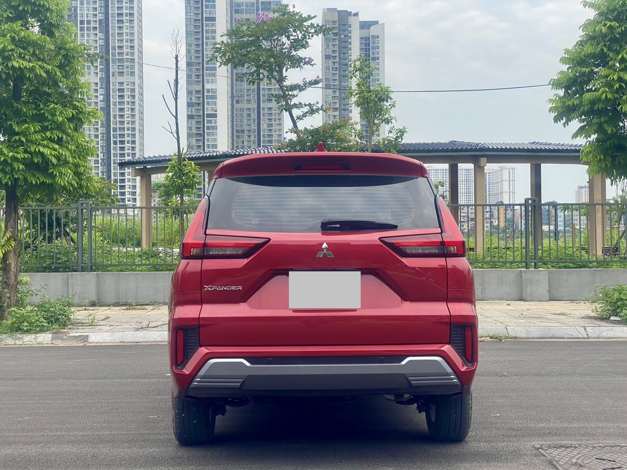 Mitsubishi Xpander Premium 1.5AT 2023 màu đỏ