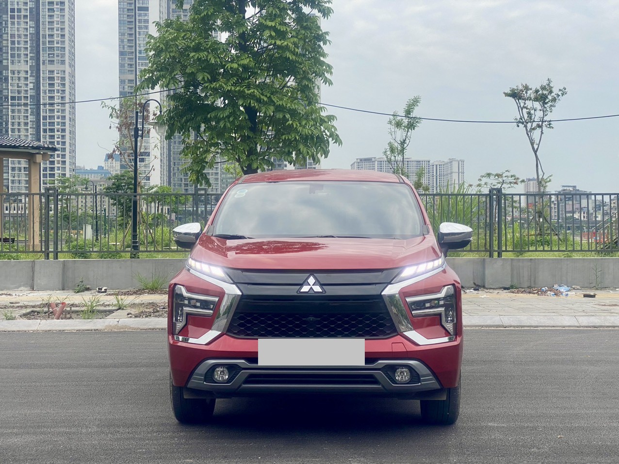 Mitsubishi Xpander Premium 1.5AT 2023 màu đỏ