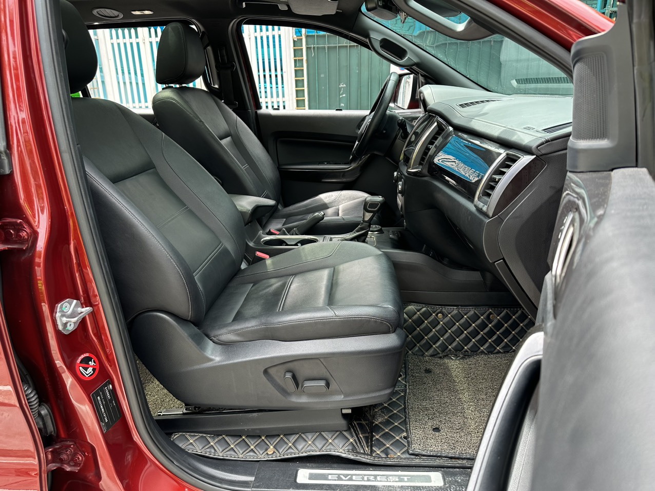 Ford Everest Titanium 4x4 2020 màu đỏ (đã bán)