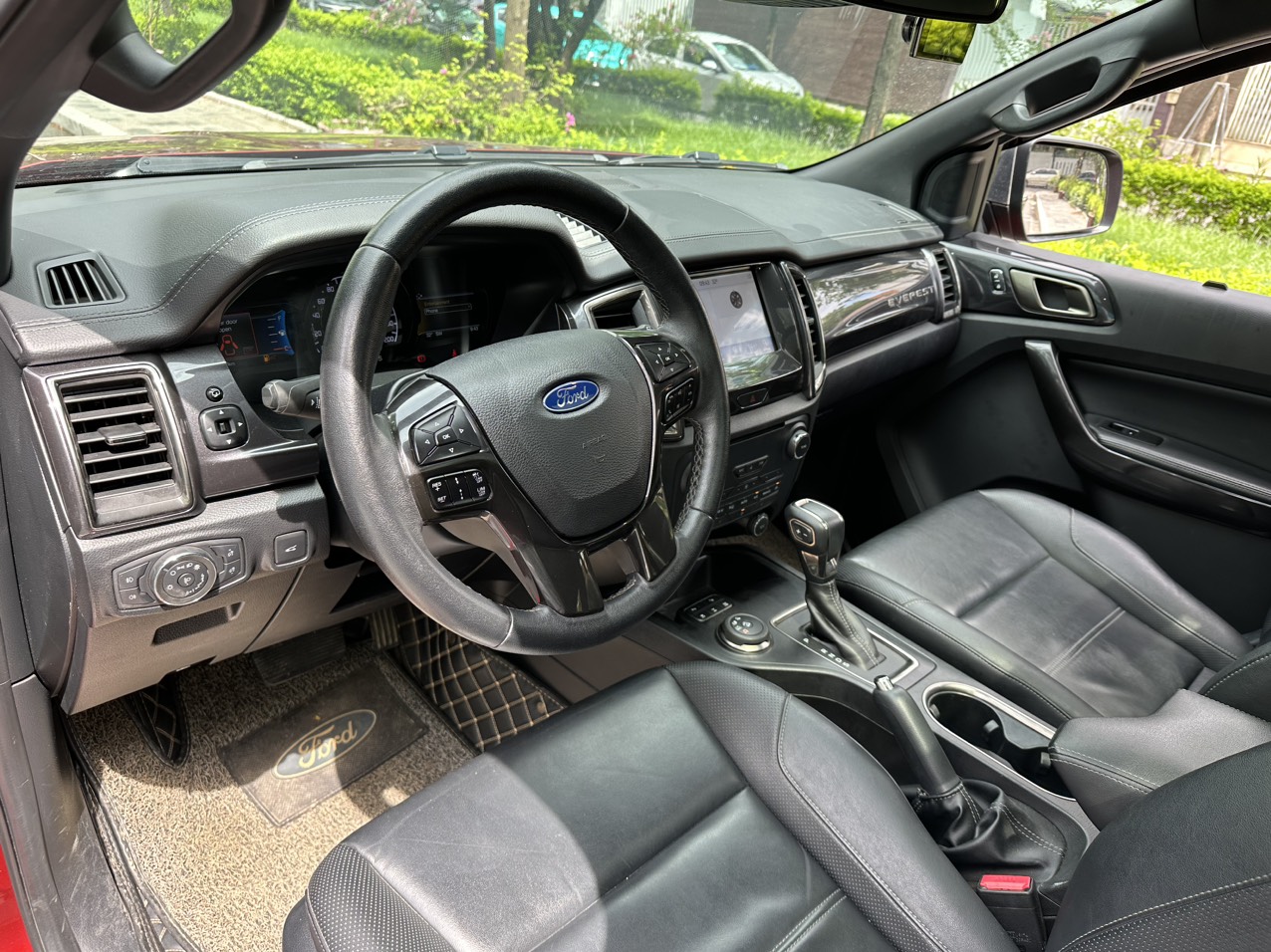 Ford Everest Titanium 4x4 2020 màu đỏ (đã bán)